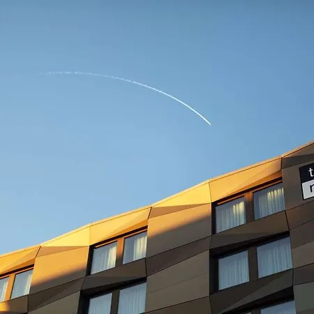 - The Niu, Crusoe Airport By Ihg Hotel 3*