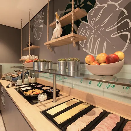 - The Niu, Crusoe Airport By Ihg Hotel