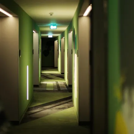 - The Niu, Crusoe Airport By Ihg Hotel 3*