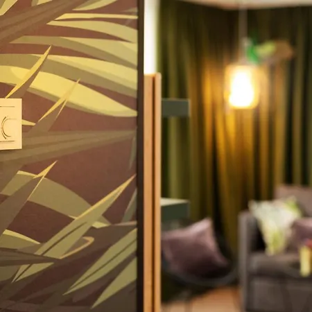- The Niu, Crusoe Airport By Ihg Hotel